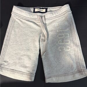 Vintage Abercrombie & Fitch Light Gray Drawstring Shorts -Size M